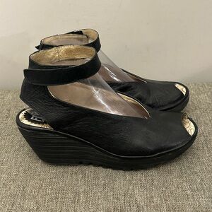 Fly London Women’s Black Leather Wedge Sandal Ankle Strap Size 39=8